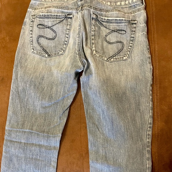 Silver Jeans. Style: Mitsu. Size 28W x 32L. - Picture 2 of 5